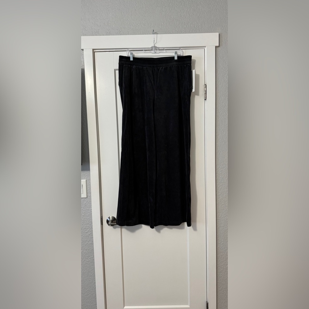 Lululemon Scuba Mid-Rise Wide-Leg Pant *Velvet Cord in Black - Picture 8 of 9